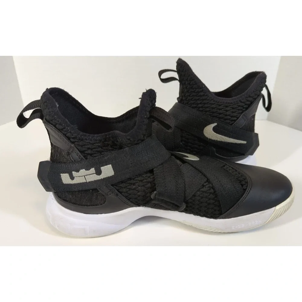 Nike LeBron‎ Soldier 12 basketball shoes Mens size 5.5, black and white
